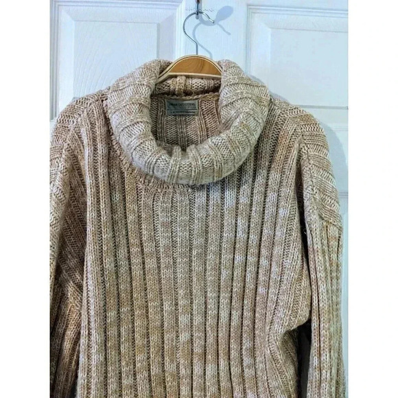 Urban Outfitters Women's Tan‎ Long Sleeve Turtleneck Cropped Sweater Size Large - Picture 2 of 6